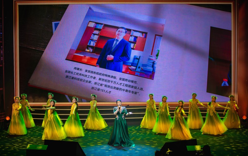 1765268012783705HKfz.jpg 16光榮與夢想.jpg